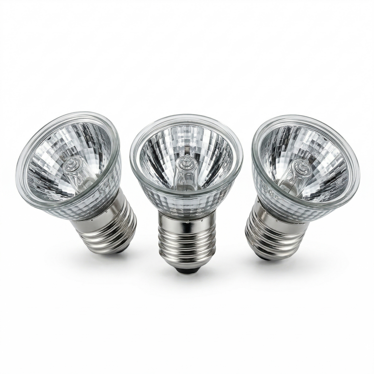 Trois ampoules halogène chauffantes reptile E27 côte à côte, 
réflecteur argenté intérieur profond, culot chrome vissant, 
représentant 25W 50W 75W, fond blanc studio éclairage professionnel, 
format JPG 1:1