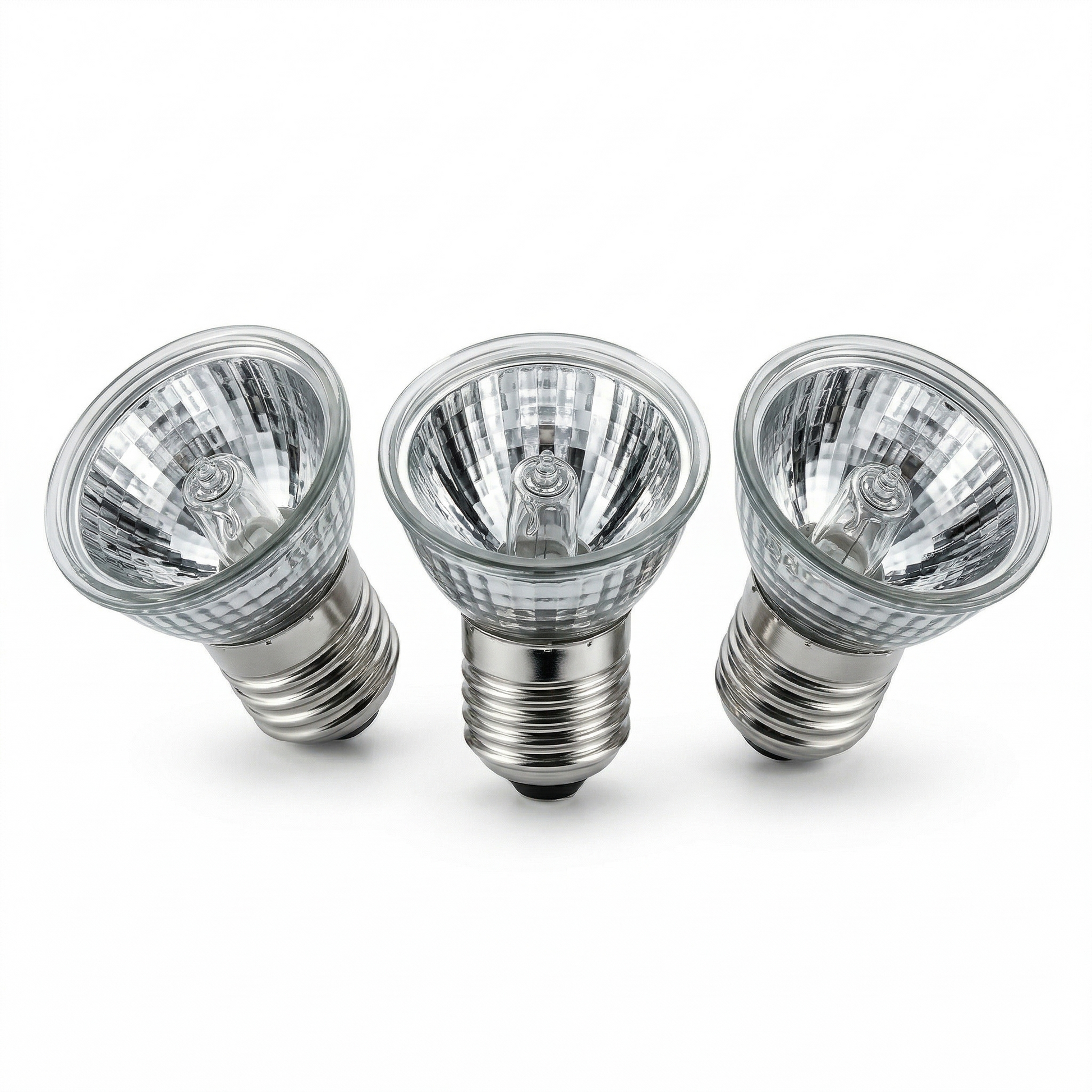 Trois ampoules halogène chauffantes reptile E27 côte à côte, 
réflecteur argenté intérieur profond, culot chrome vissant, 
représentant 25W 50W 75W, fond blanc studio éclairage professionnel, 
format JPG 1:1
