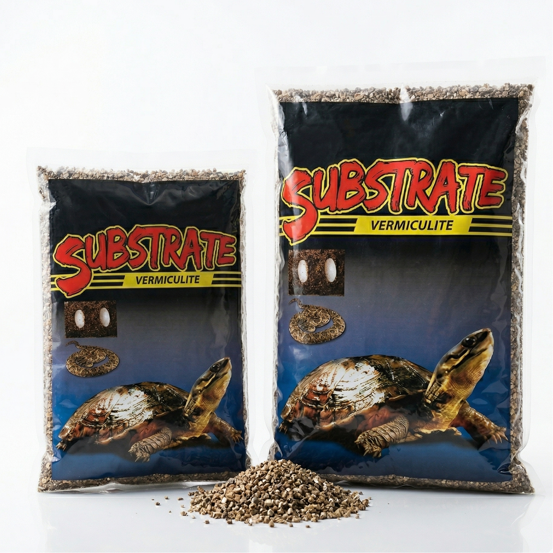 Deux sachets substrat vermiculite premium côte à côte, format 2L 
gauche plus petit et 4L droite plus grand, même emballage design, 
fond blanc studio professionnel, substrat loose entre deux sacs 
texture minérale visible, éclairage e-commerce luxe, format JPG 1:1