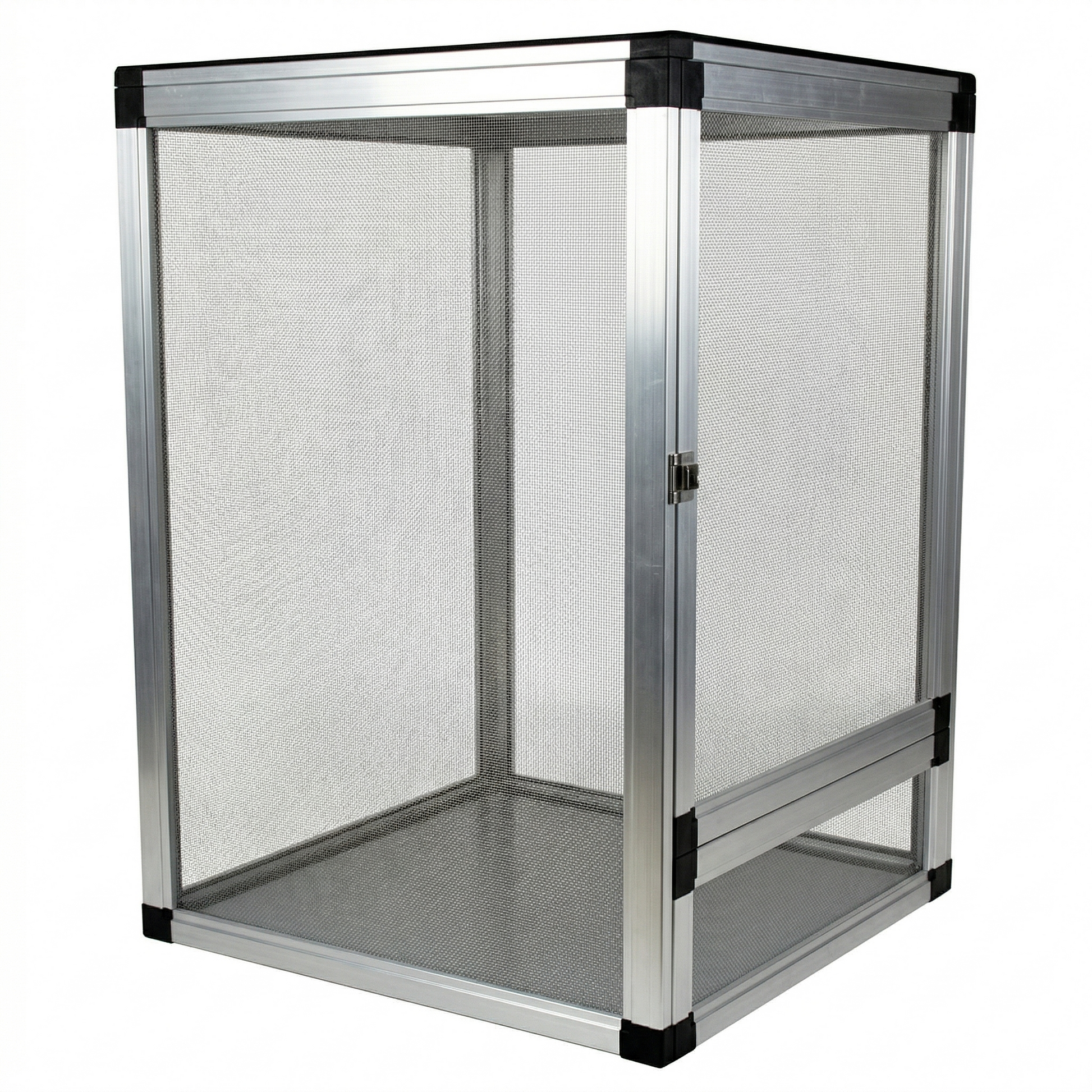 Terrarium vertical rectangulaire cage screen aluminium argenté gris avec cadre métal silver-grey accents coins noirs plastique, panneaux mesh grillage métallique fin tous côtés ventilation, porte frontale mécanisme loquet, panneau bas solide gris, photographié exactement référence produit réel, fond blanc pur éclairage studio, angle 3/4 latéral élevé montrant côté mesh profondeur structure tridimensionnelle, finition aluminium métallique reflets naturels caps coins noirs visibles, format JPG carré 1:1